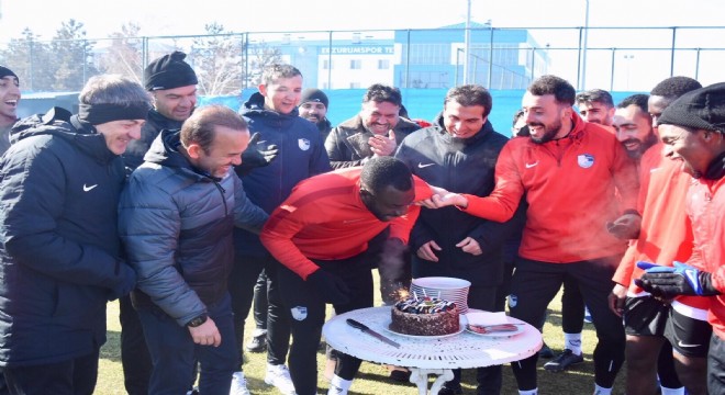 Antrenman sonrası Kone'ye doğum günü süprizi 